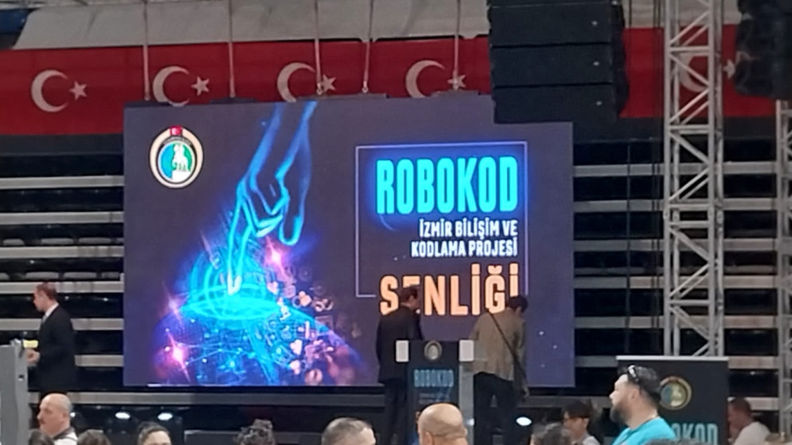 Konak Halkapınar Spor Salonunda gerçekleştirilen RoboKod İzmir Bilişim ve Kodlama Şenliğine katıldık